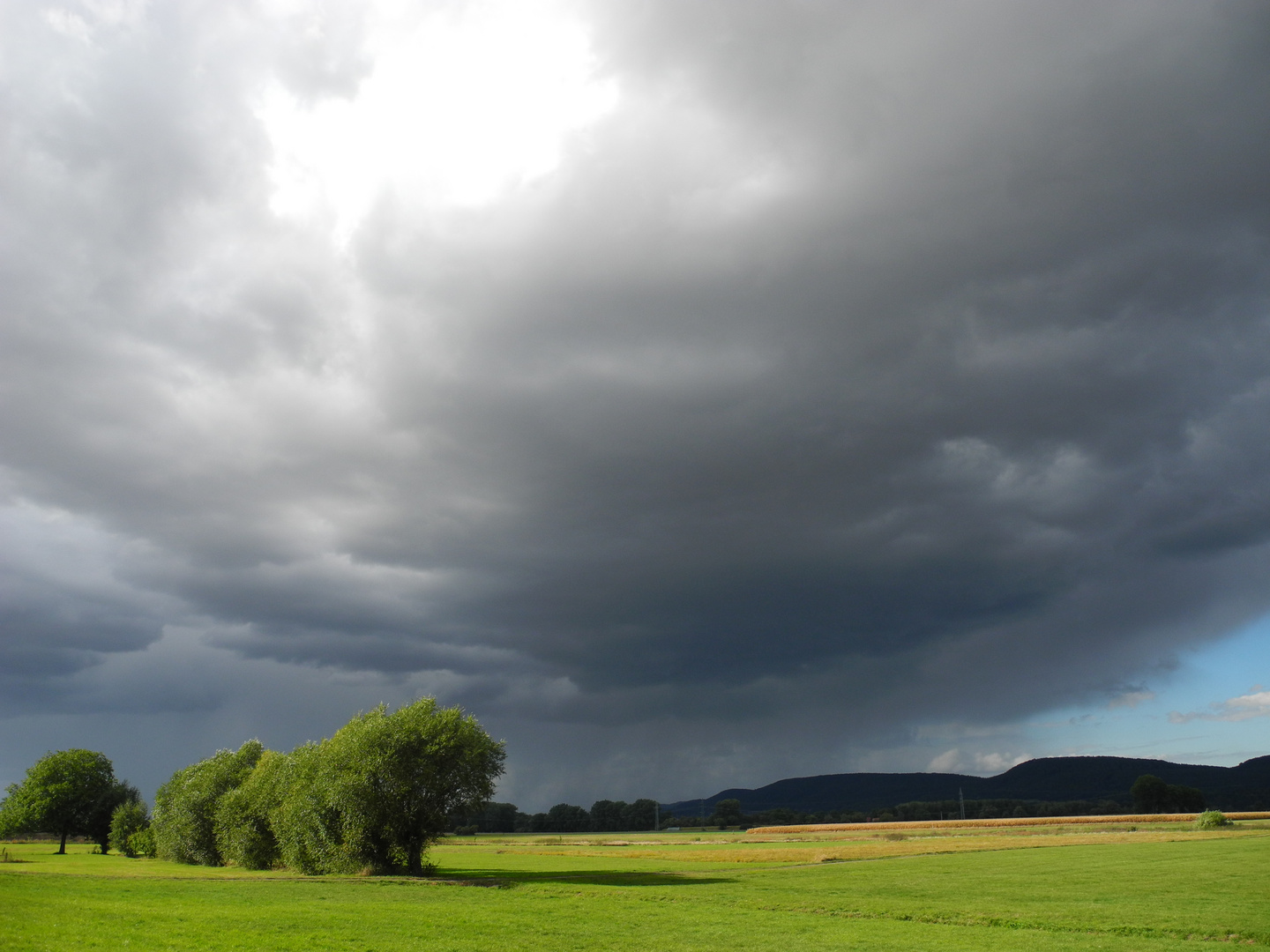 Regenwolken über dem Tal Foto & Bild | wetter, natur Bilder auf