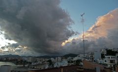 Regenwolken über Figueretas