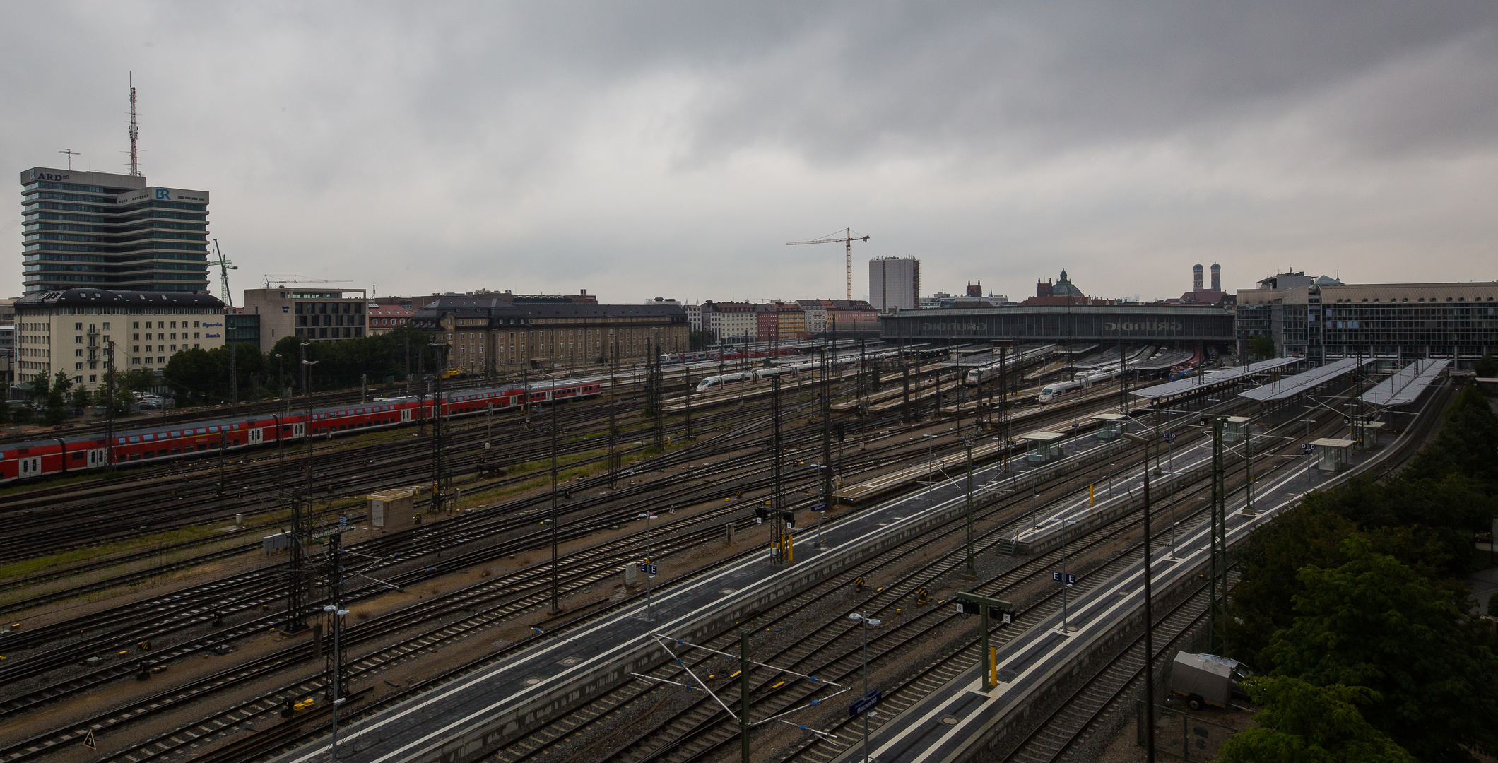 Regenwolken über München Hbf