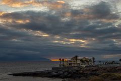 Regenwolken über Playa Paraiso, Teneriffa