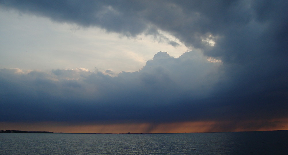 Regenwolken über Rügen