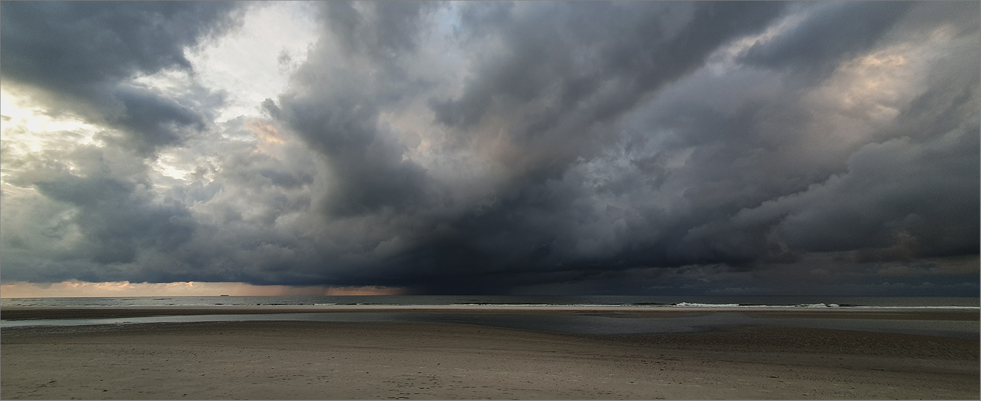 Regenzelle im Anmarsch   . . .