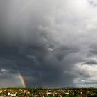 Regenzelle mit Regenbogen