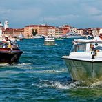 Reger Bootsverkehr vor Venedig