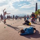 Reges Treiben an der Promenade des Anglais am Wochenende 