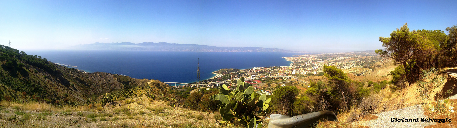 Reggio Calabria , stretto visto dai fortini