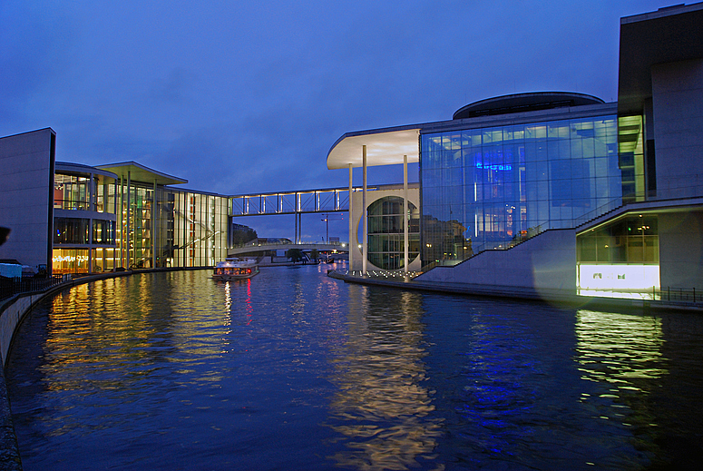 Regierungsviertel by night - Berlin