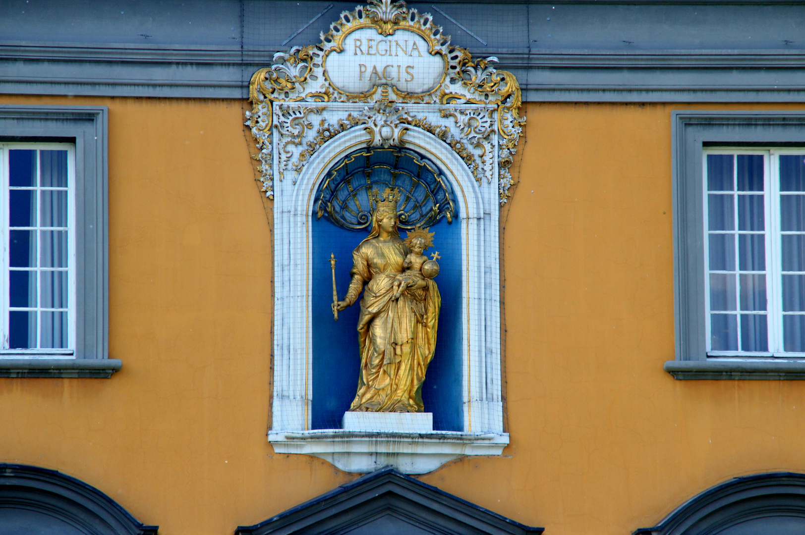 Regina Pacis Statue Uni Bonn