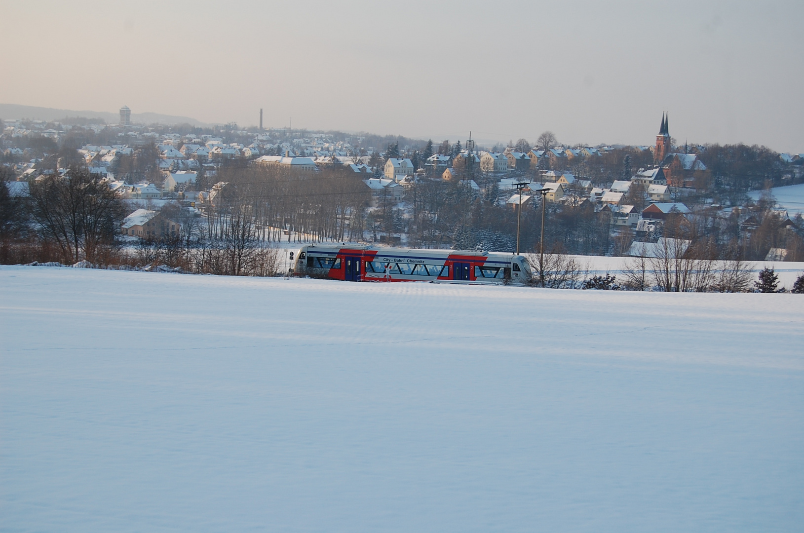 Regio-Shuttle der Citybahn Chemnitz GmbH mit Blick auf Niederwürschnitz