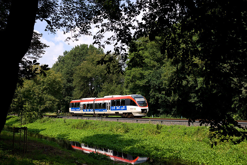 Regiobahn am Kanal