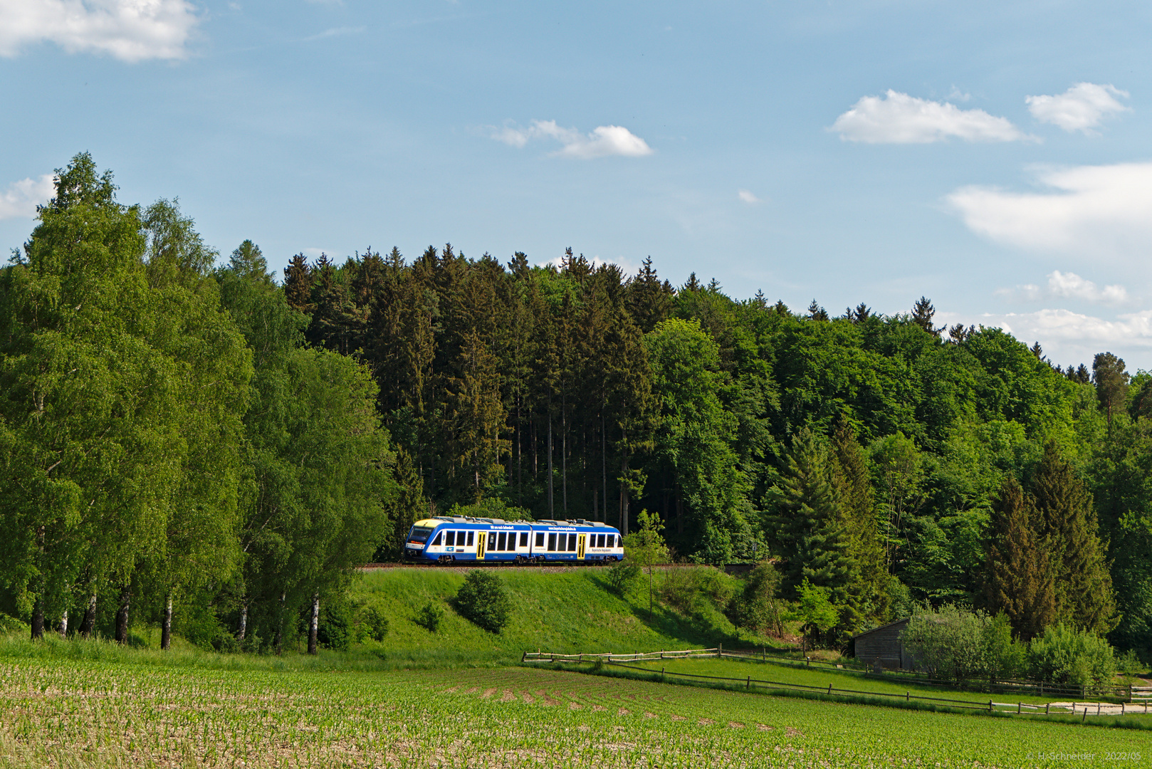 Regional-Triebzug bei St. Ottilien