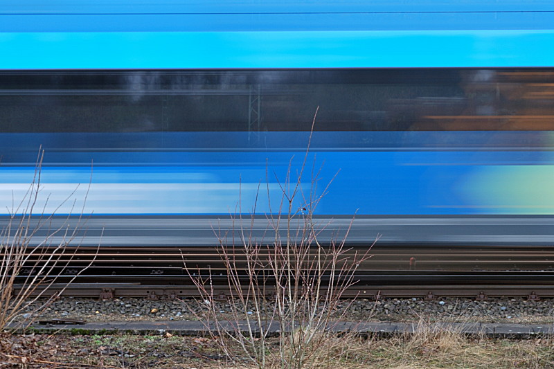 Regionalbahn in Blau