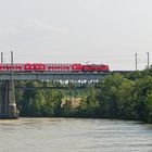 Regionalzug auf der Lechbrücke bei Kaufering