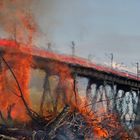 Regionalzug auf der Rendsburger Eisenbahnhochbrücke beim Osterfeuer 2015 gesehen !