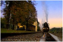 regnerischer Abend am Bahnhof