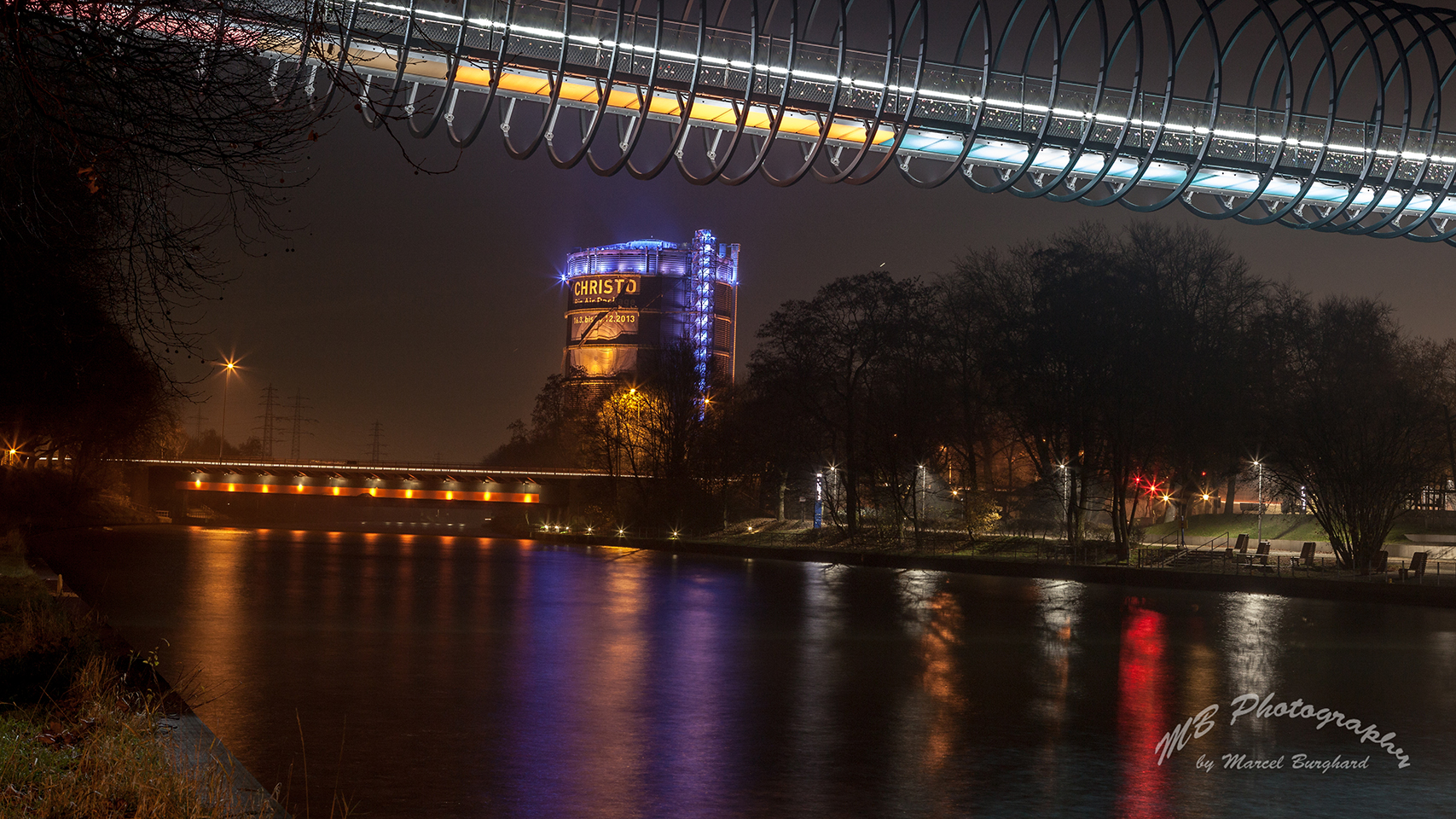 Rehberger Brücke mit Sicht auf denn Gasometer Oberhausen