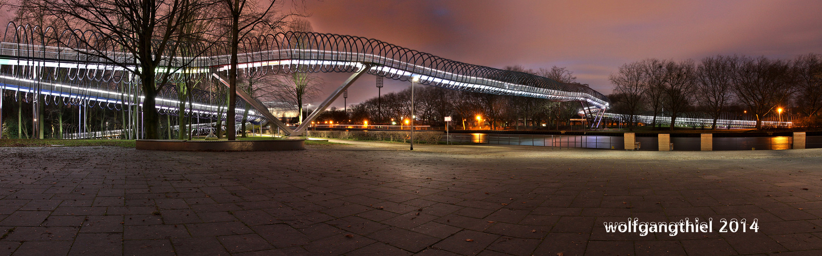 Rehberger Brücke oder „Slinky Springs to Fame“