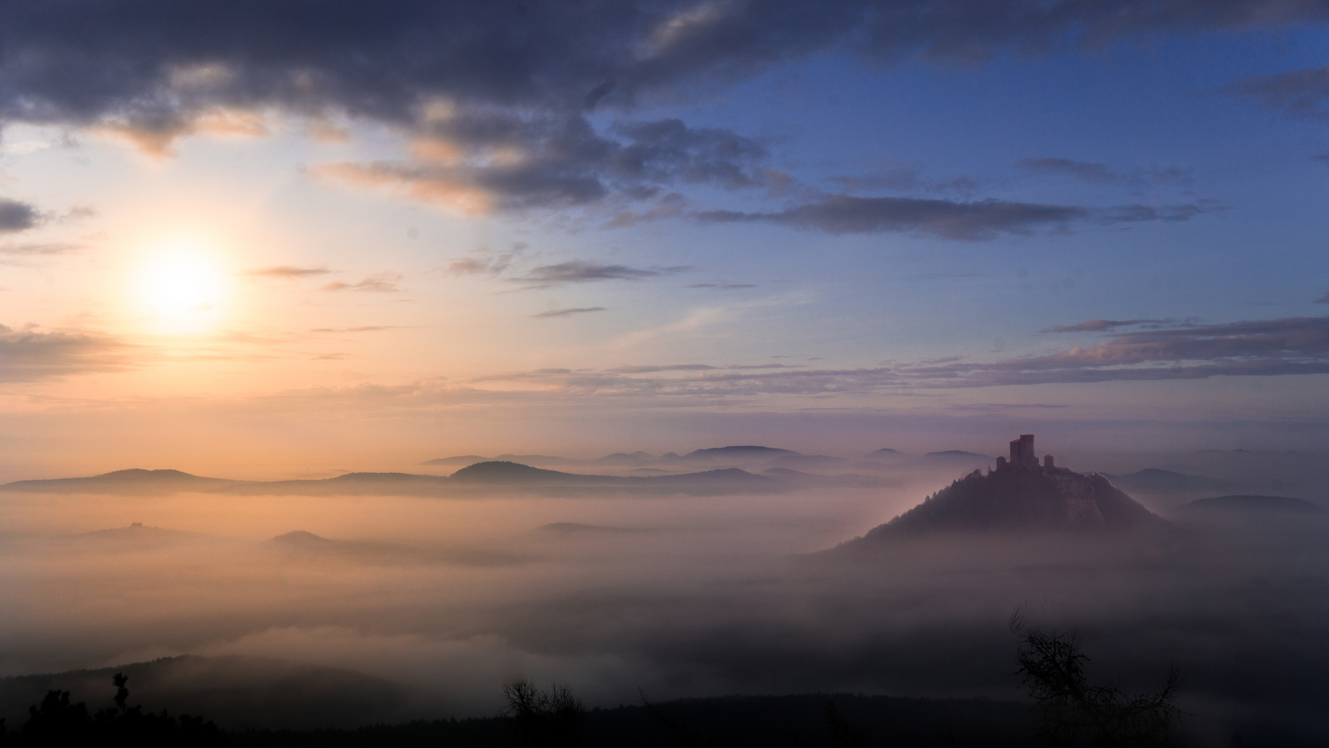 Rehbergturm und Trifels