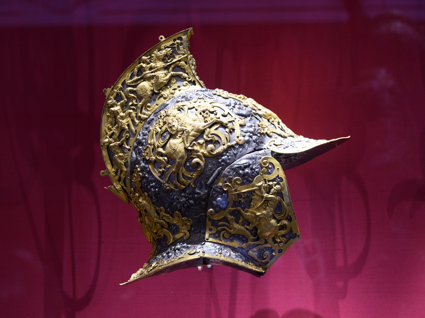 Reich verzierter Helm