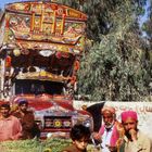 Reich verzierter LKW auf dem Weg nach Quetta