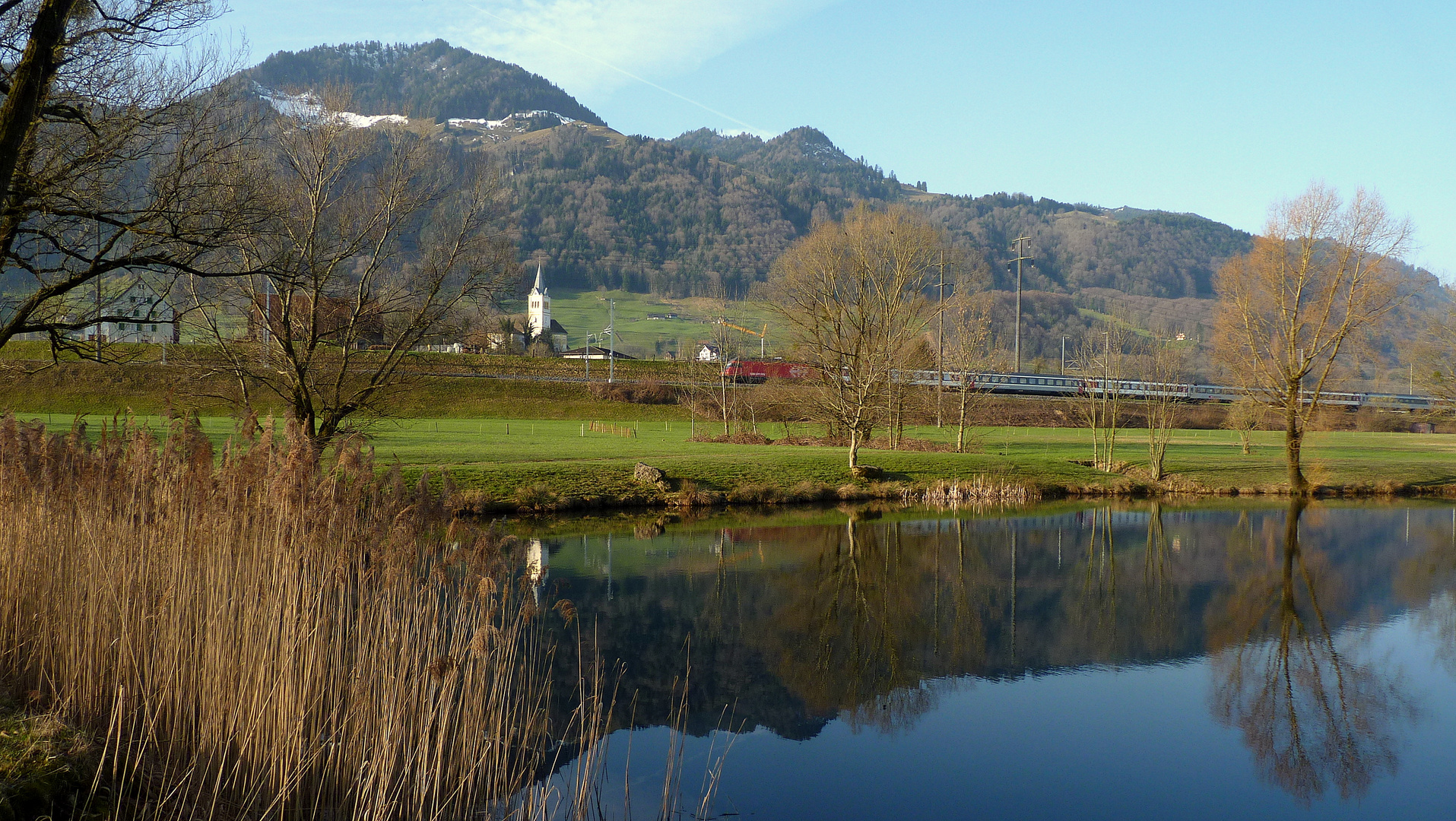 Reichenburg = Der Teich / L'etang / El estanque...01