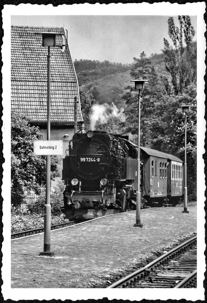 Reichsbahn 99 7244 in Hasserode im vergangenen Jahrtausend (1992)