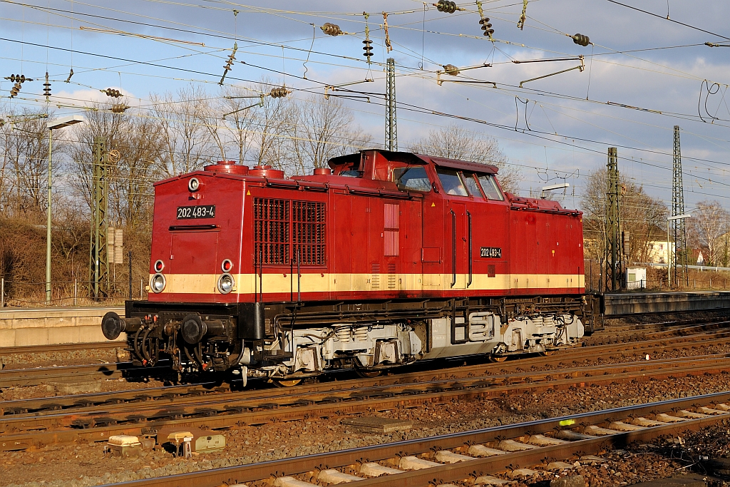 Reichsbahn-Lok sonnt sich im Westen - 202 483-4 in Mainz-Bischofsheim