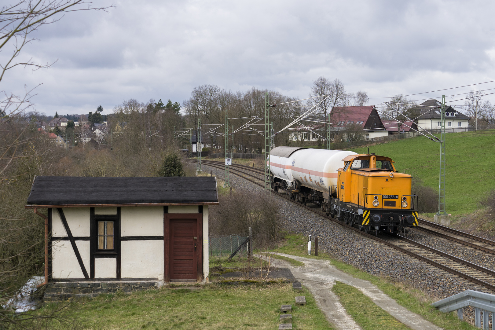 Reichsbahnlok mit Gasblasen-Anhängsel im Vogtland