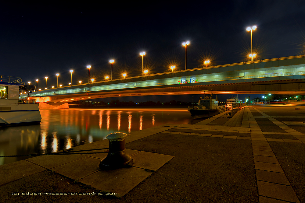 Reichsbrücke 3