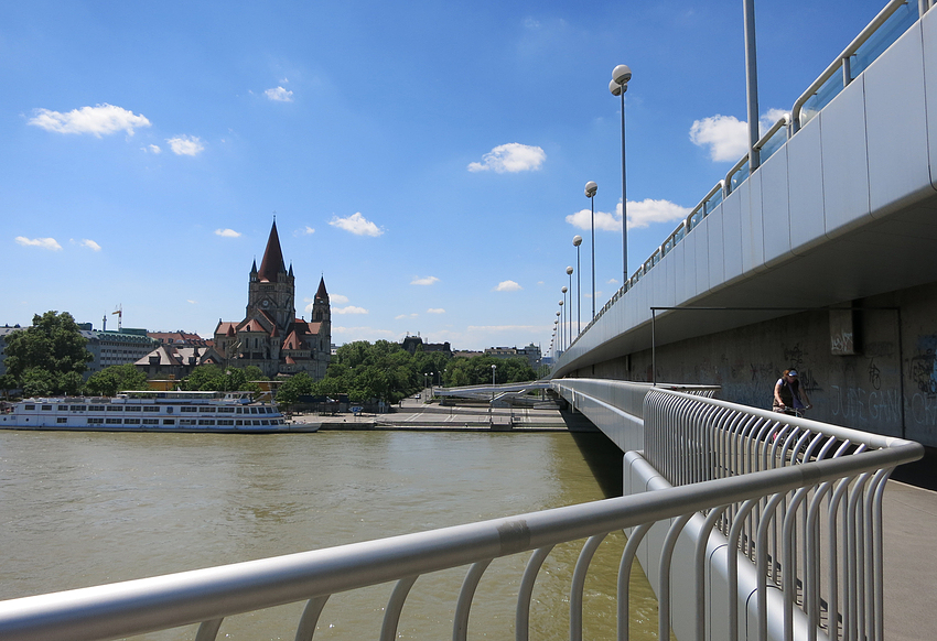 Reichsbrücke in Wien