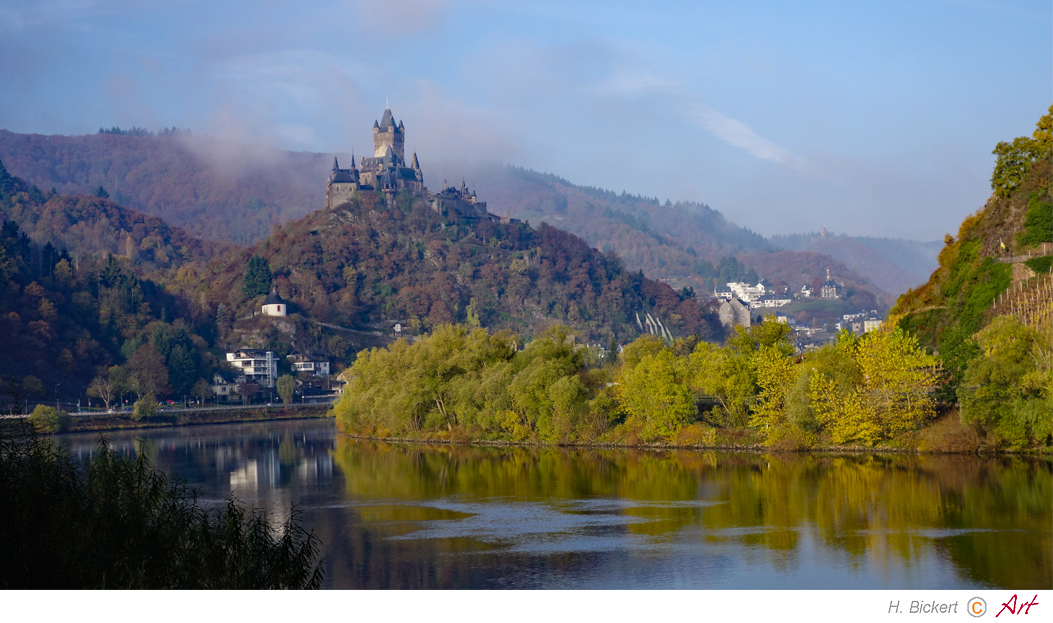 Reichsburg Cochem an der Mosel im Herbst_02