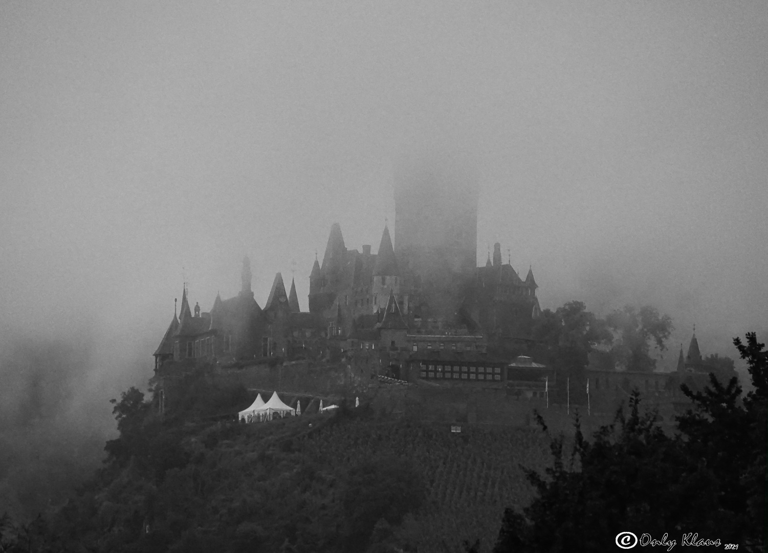 Reichsburg im Morgennebel