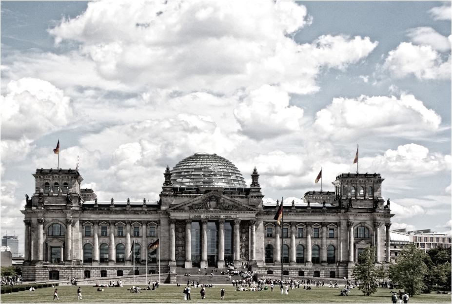 < Reichstag >