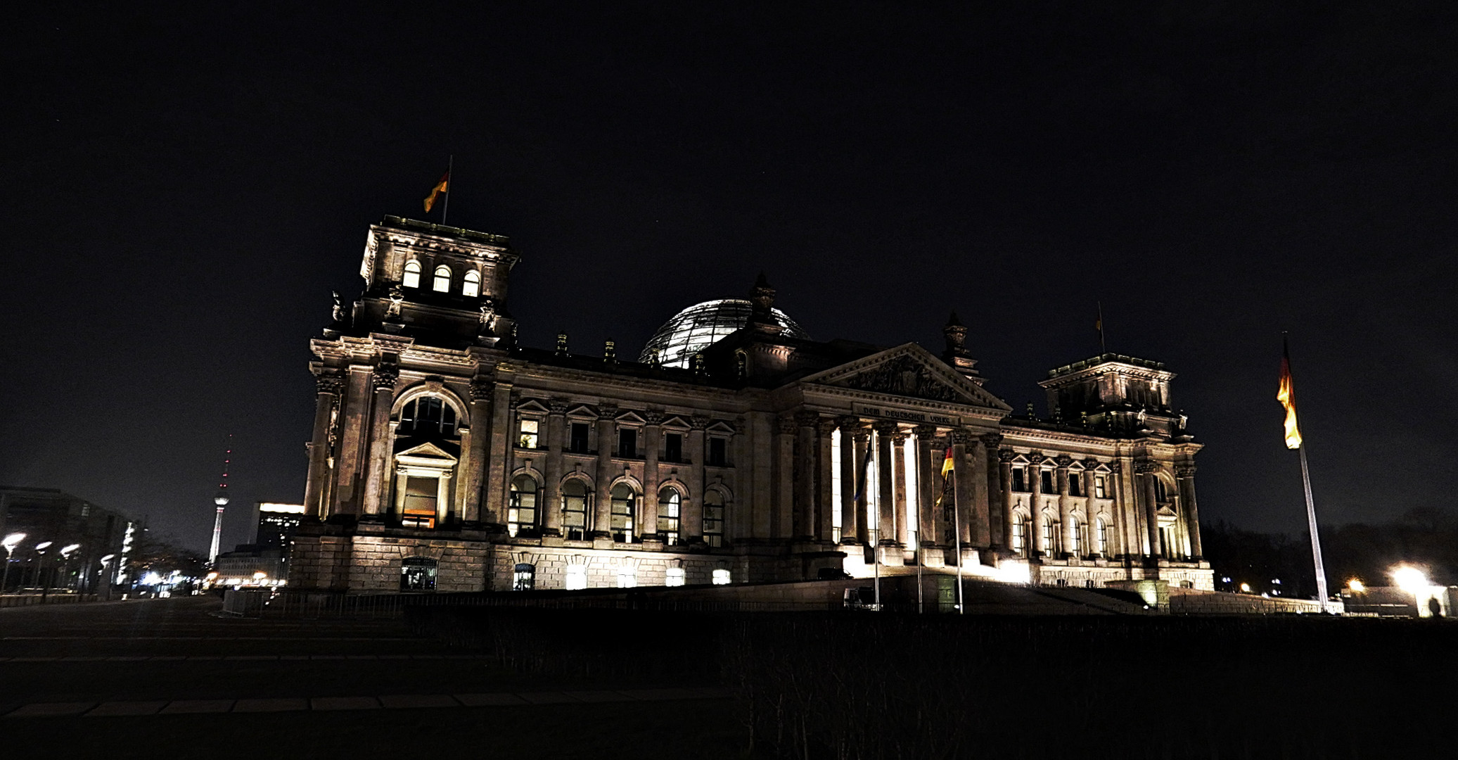 Reichstag bei Nacht