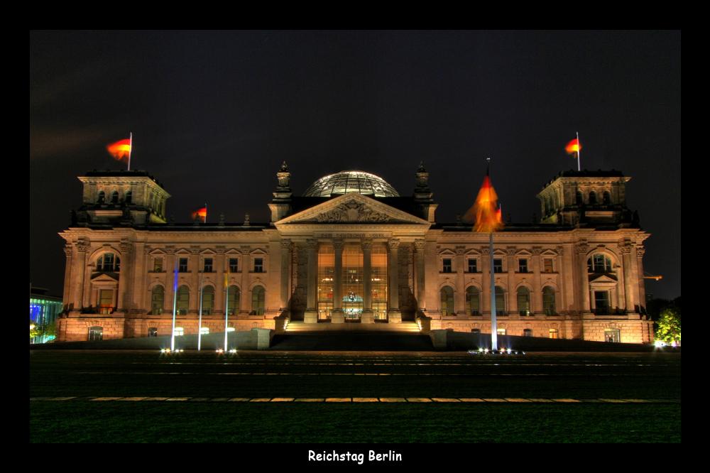 Reichstag bei Nacht