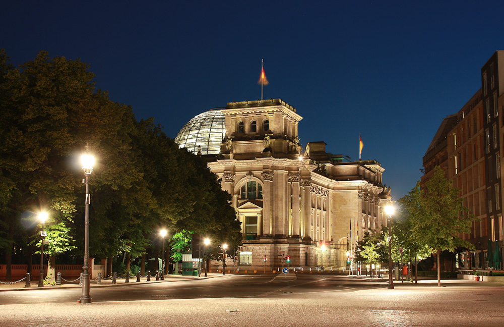 Reichstag bei Nacht