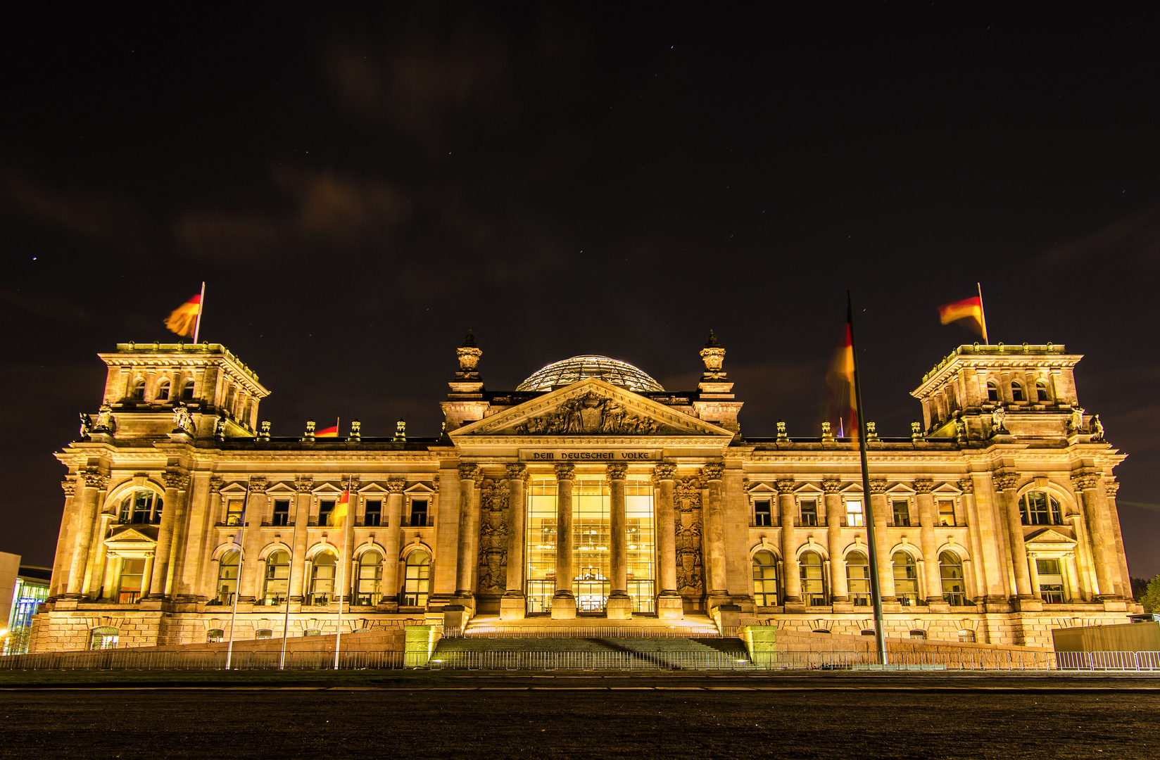 Reichstag bei Nacht