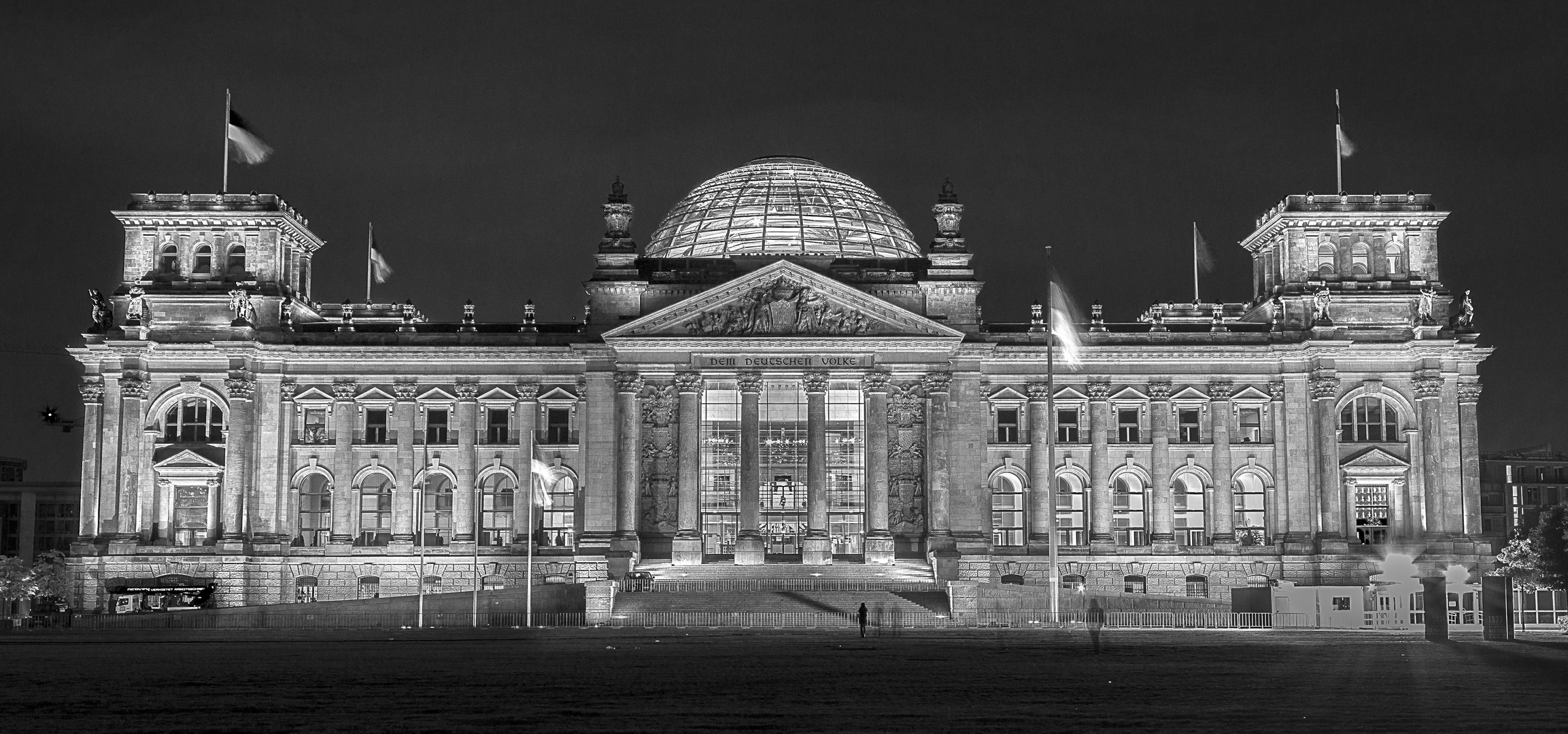 Reichstag bei Nacht