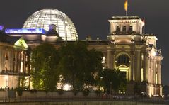 Reichstag bei Nacht