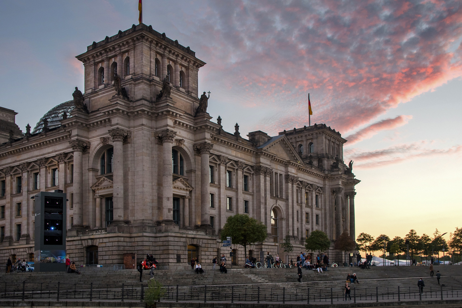 Reichstag bei Nacht