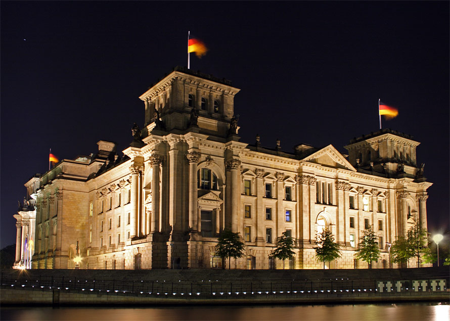 Reichstag bei Nacht