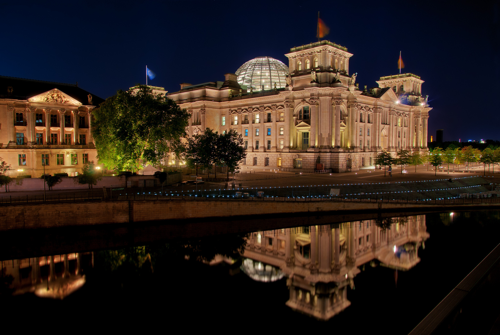 Reichstag bei Nacht