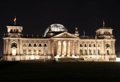 Reichstag bei Nacht