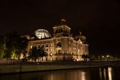 Reichstag bei Nacht