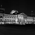 Reichstag bei Nacht und klirrender Kälte
