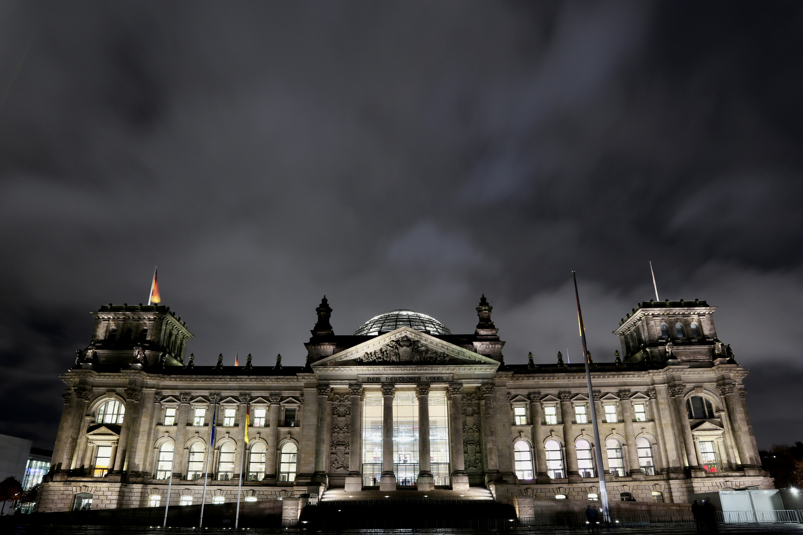 Reichstag bei Nacht Weitwinkel