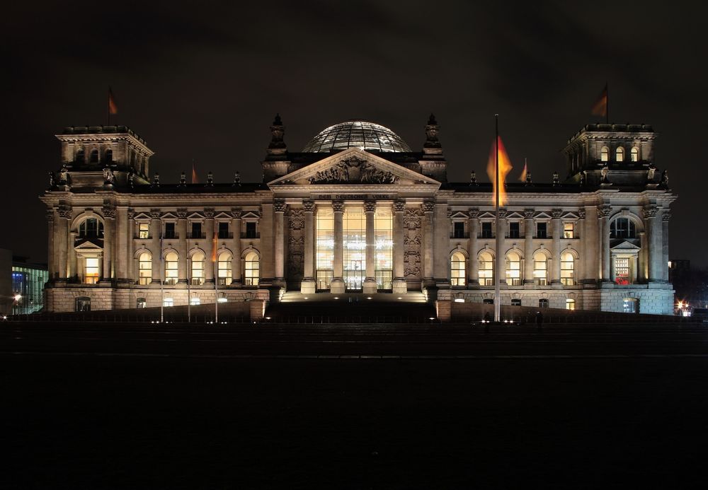 Reichstag bei Navht