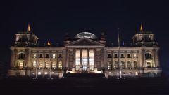 Reichstag Berlin bei Nacht