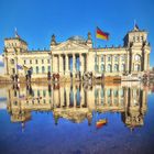 Reichstag Berlin im März-Pfützenspiegel 