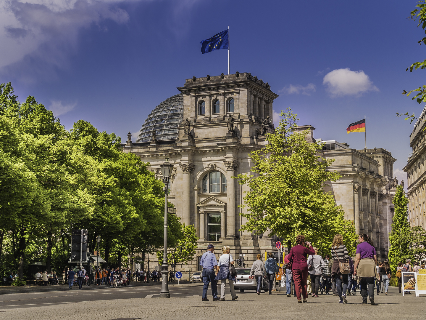 Reichstag Berlin von der rechten Seite